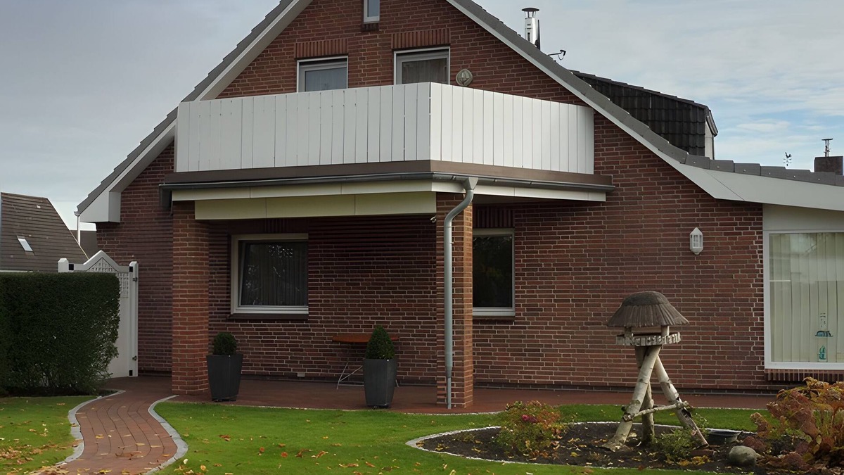 Wesselburen Apartment | Apartment 'Ferienwohnung Neumann' with Shared Garden, Balcony and Wi-Fi