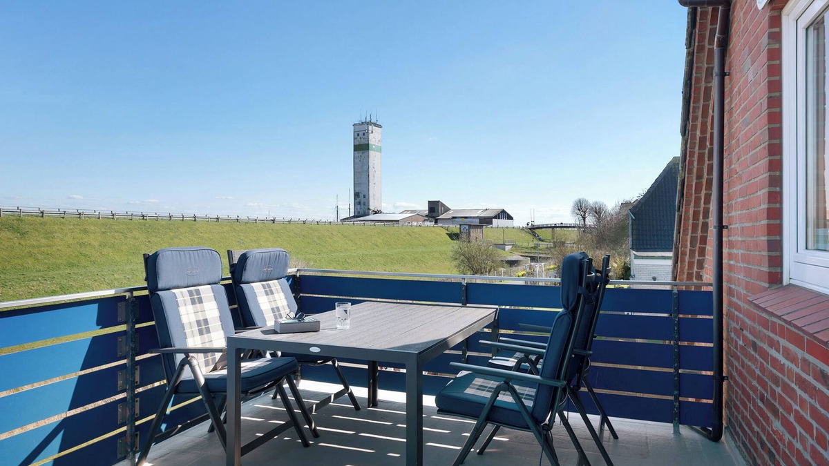 Suederhafen Apartment | Apartment 'Ferienwohnung Deichblick' with Shared Garden, Balcony and Wi-Fi