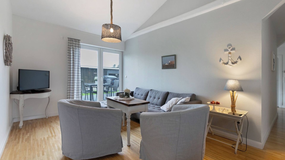 Sonke-Nissen-Koog Apartment | Apartment 'Ferienwohnung Marschblick' with Private Terrace, Shared Garden and Wi-Fi