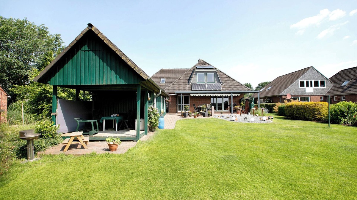 Ostenfeld Apartment | Apartment 'Ferienwohnung Heike Ludzuweit' with Private Terrace, Shared Garden and Wi-Fi