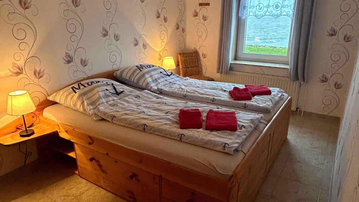 Hallig Langeneß Apartment | Apartment 'Ferienwohnung Wyk' with Shared Terrace, Shared Garden and Wi-Fi