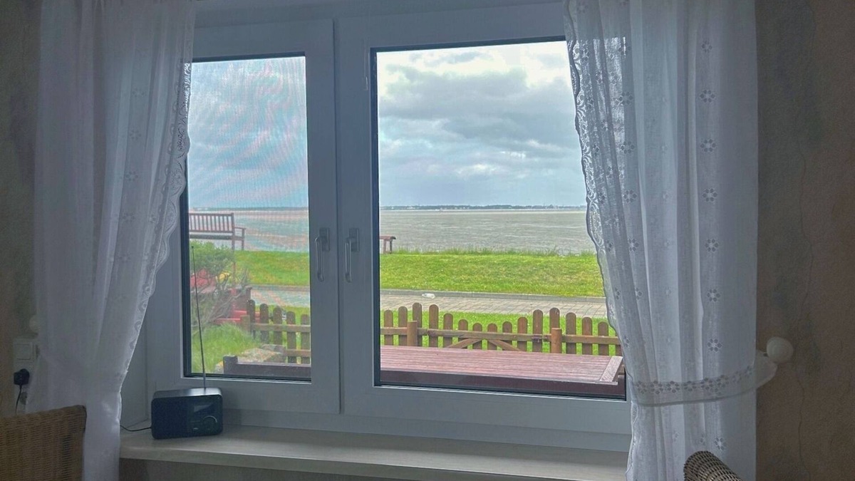 Hallig Langeneß Apartment | Apartment 'Ferienwohnung Föhr' with Sea View, Shared Terrace and Wi-Fi