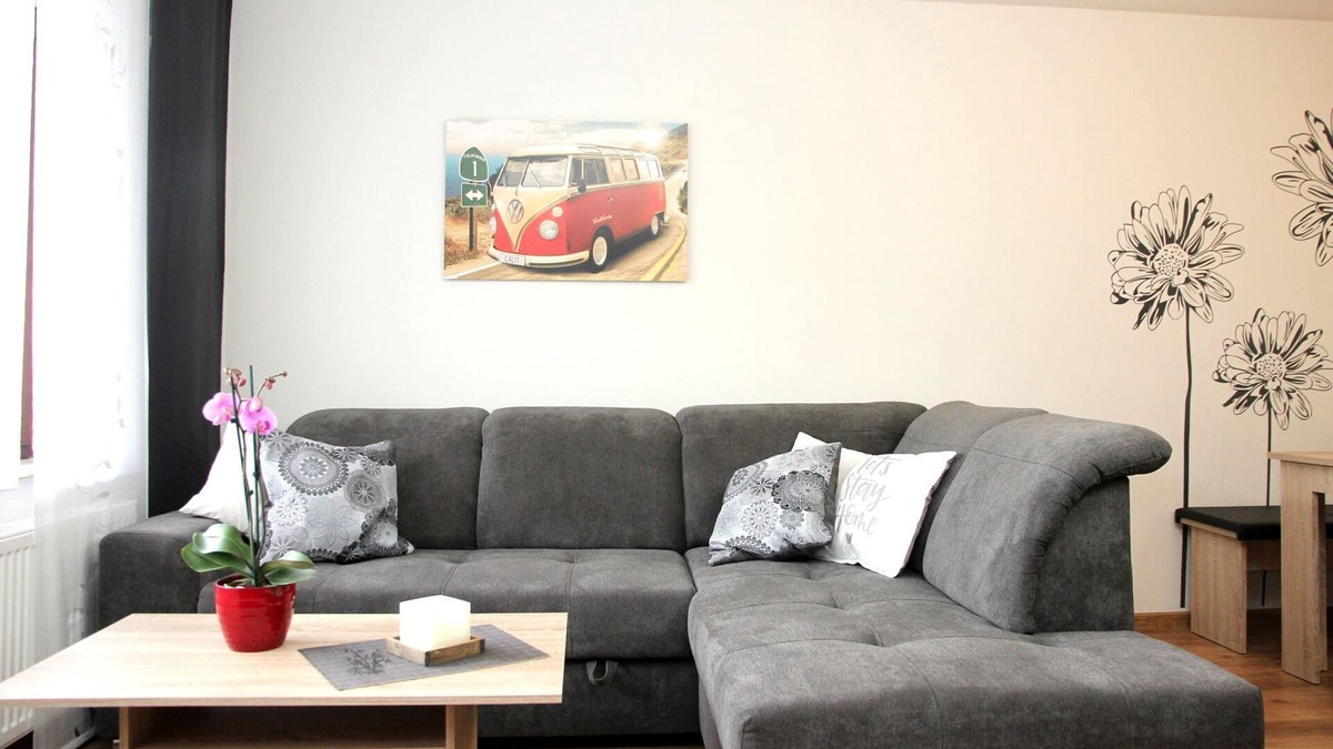 Glindfeld Apartment | Apartment 'Ferienwohnung Hengemes, 45qm' with Shared Terrace and Wi-Fi