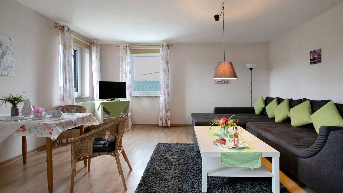Meldorf Apartment | Apartment 'Ferienwohnung Postel' with Shared Garden and Wi-Fi