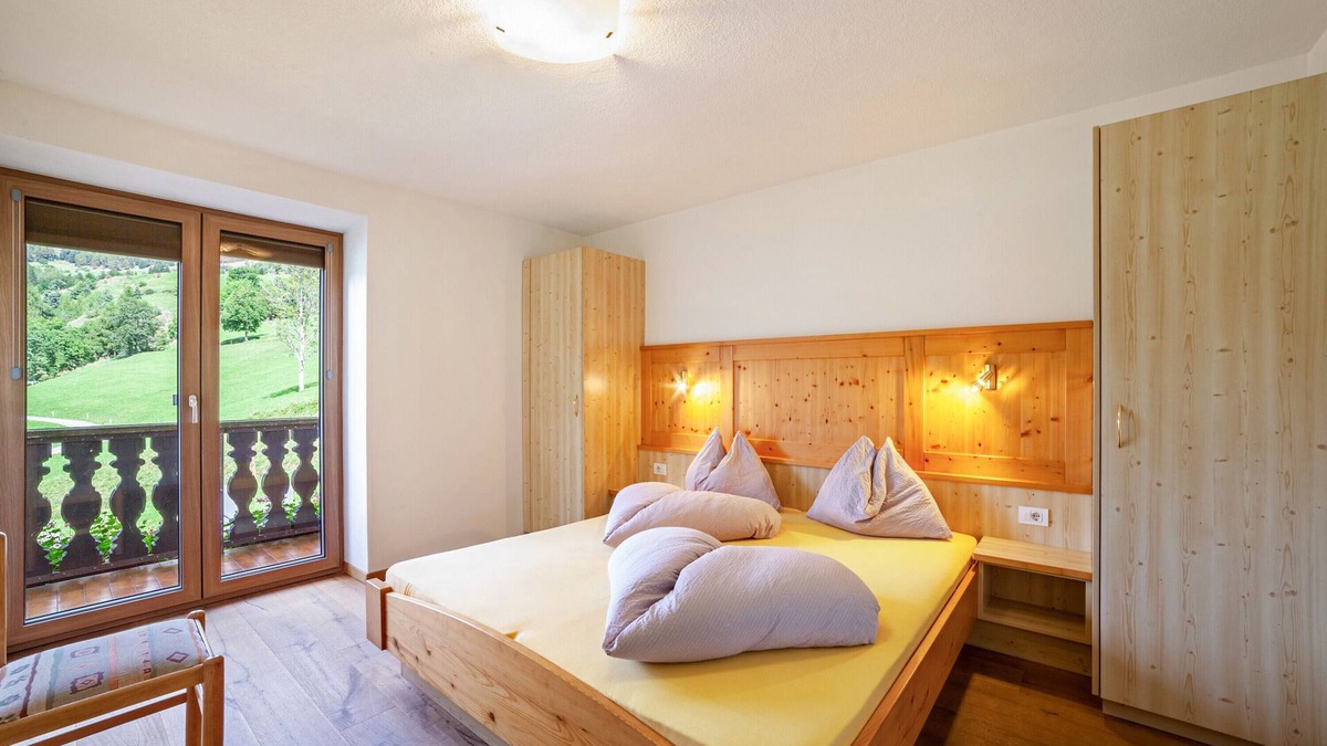 Laudes Apartment | Apartment 'Fichtenhof Enzian' with Mountain View, Shared Garden and Wi-Fi