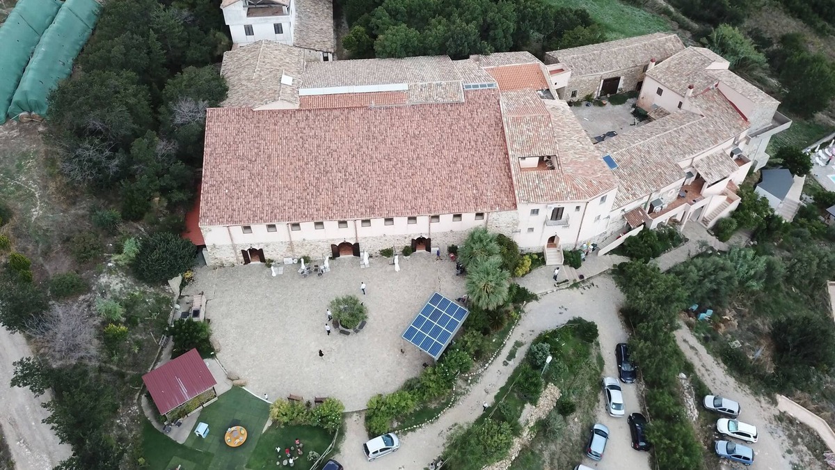 San Giuseppe Jato Apartment | Apartment for two people inside a masseria