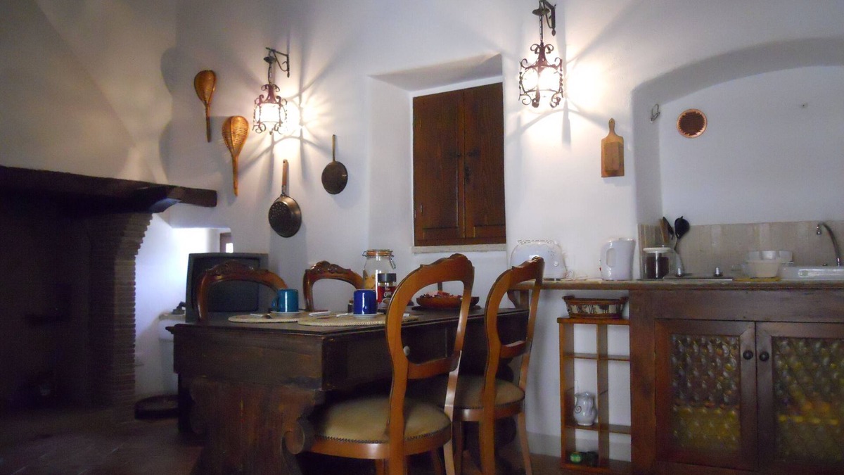 Precetto House | Apartment for 2 in medieval village with breathtaking views