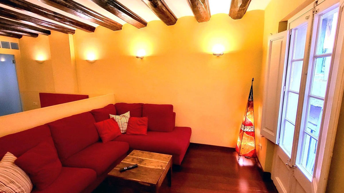 Gothic Quarter Apartment | Apartment for 2 people close to La Rambla and Plaza Catalunya