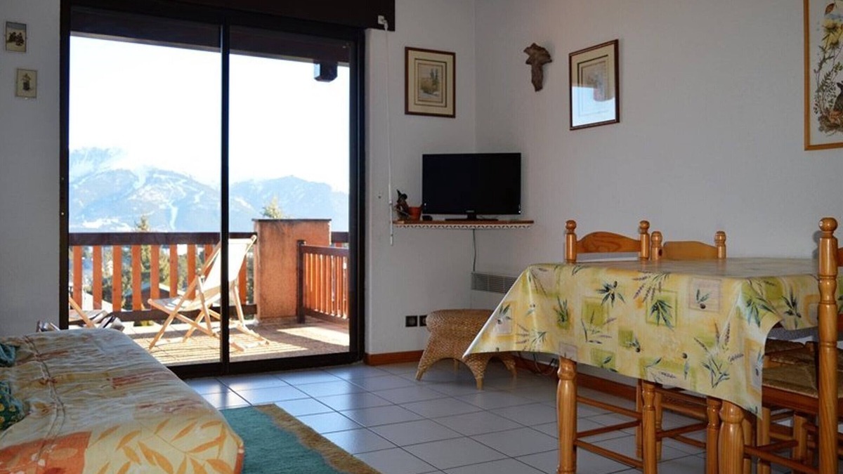 Pyrenees 2000 Apartment | Apartment for 6 with parking and pets allowed
