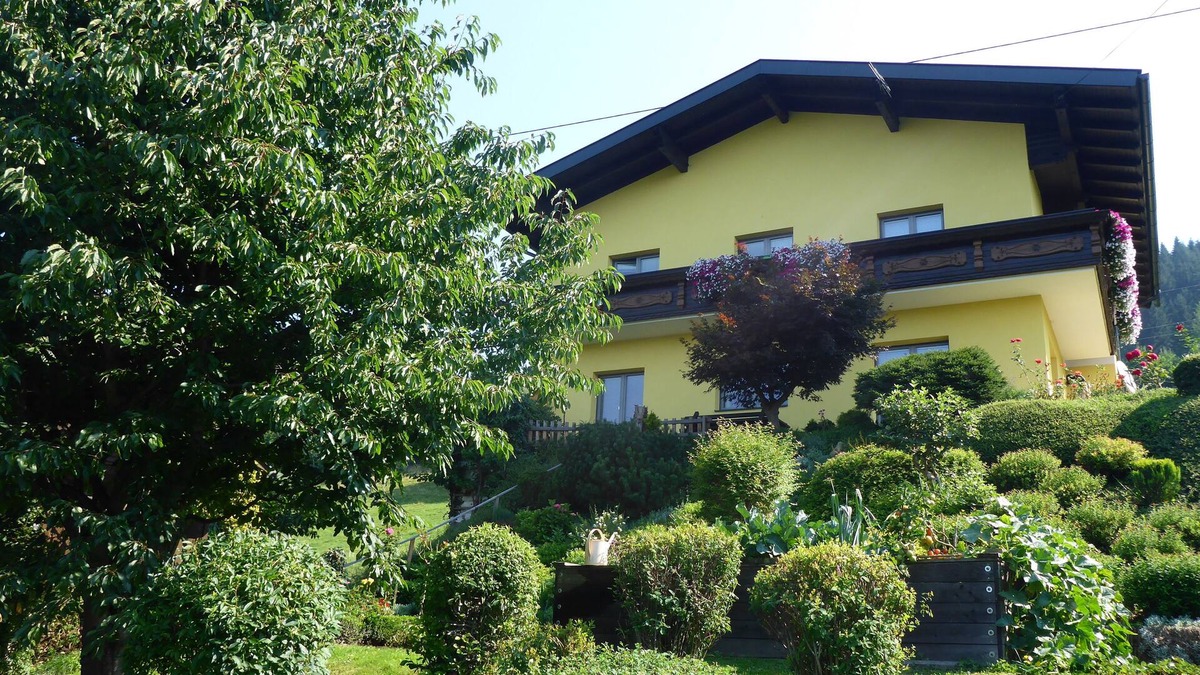 Gschriet Apartment | Apartment for up to 4 people with stunning views of Lake Millstatt