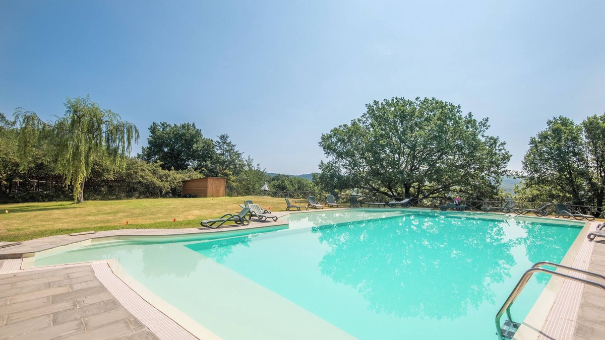 Torre A Castello Apartment | Apartment 'Fortilizio Di Campiglia Il Pero' with Pool and Shared Terrace