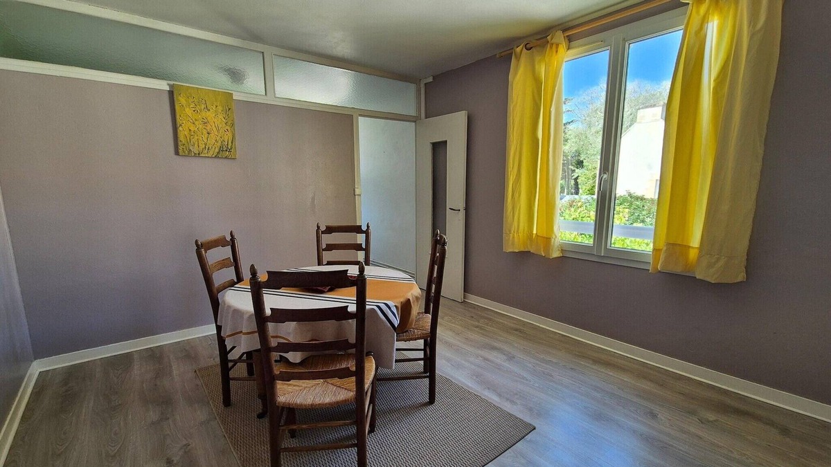 Arromanches-les-Bains Apartment | Apartment in Arromanches near Sandy Beach