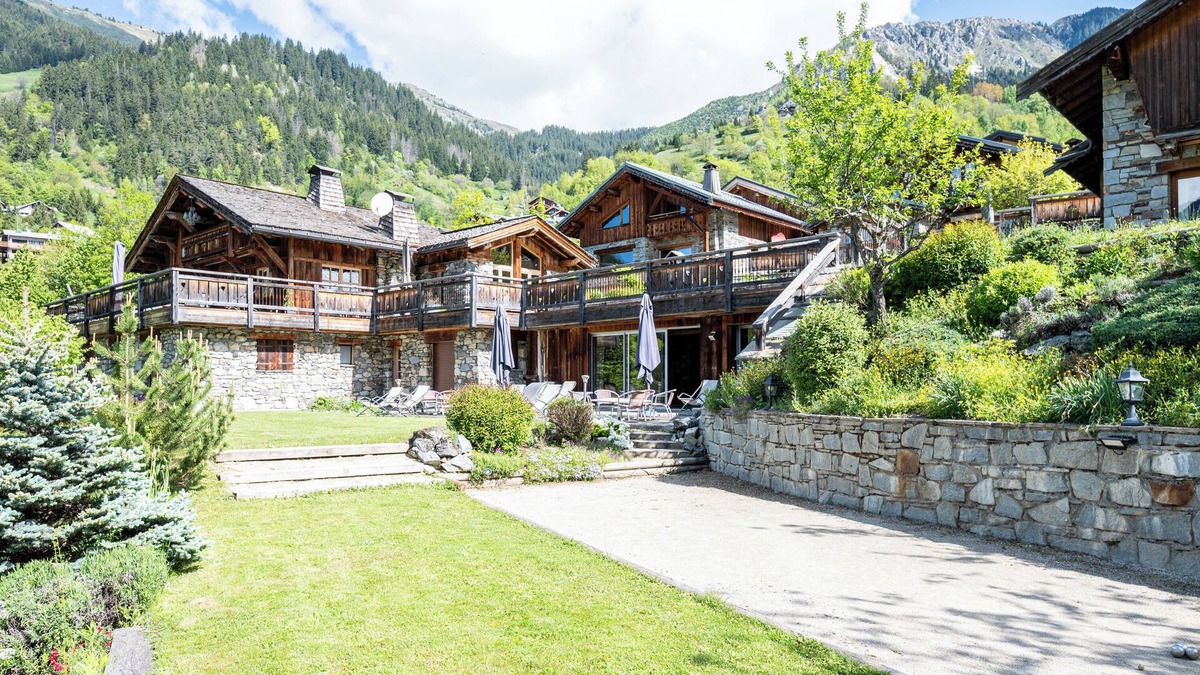 Champagny-en-Vanoise Apartment | Apartment 'Flocon' with Private Pool and Wi-Fi