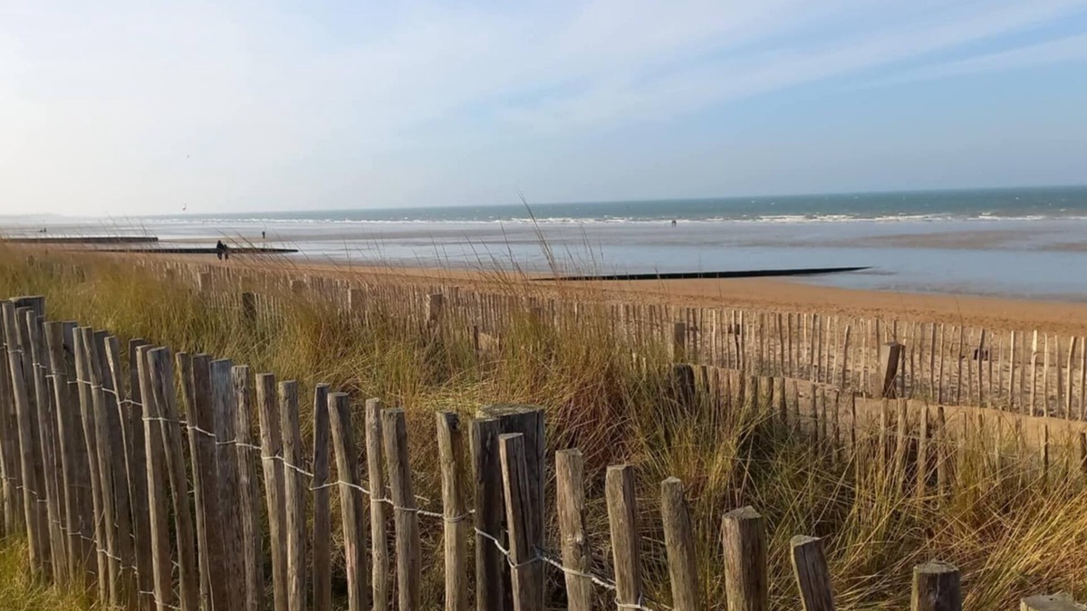 Colleville-Montgomery Apartment | Apartment 100 metres from the beach, sea view. Sleeps 4, sleeps 2