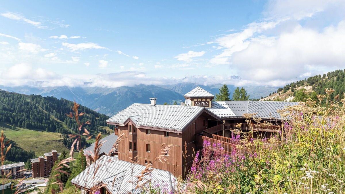 Plagne Villages Apartment | Apartment "Résidence Aspen" with Mountain View, Private Garden and Balcony