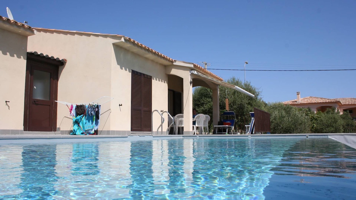 Pianotolli-Caldarello Villa | Apartment in Villa with swimmingpool and garden of 2000mq