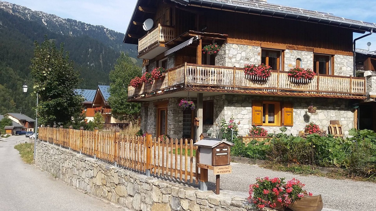 Pralognan-la-Vanoise Apartment | Apartment in chalet 4 pers. in the heart of the Vanoise National Park
