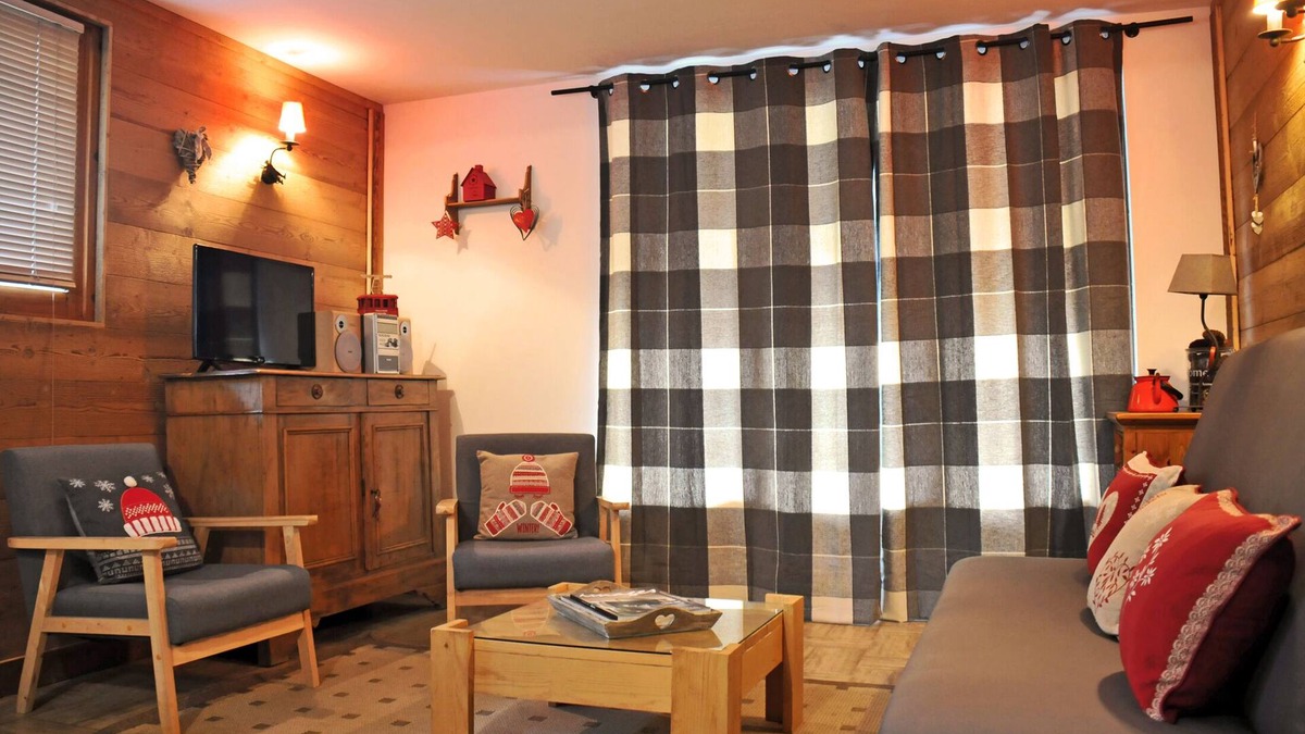 Pralognan-la-Vanoise Apartment | Apartment in Pralognan la vanoise, mountain view, slopes 200 m away