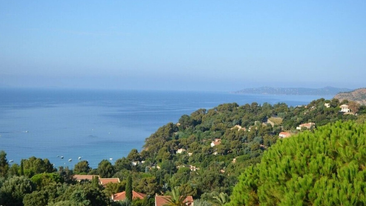 Le Rayol Apartment | Apartment * 2 rooms crossing of 85 m2 with very beautiful view of the sea