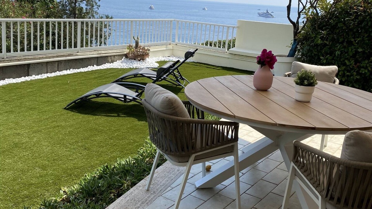 Roquebrune-Cap-Martin Apartment | Apartment with garden by the sea, 5 min walk to the beach, only 2km from Monaco
