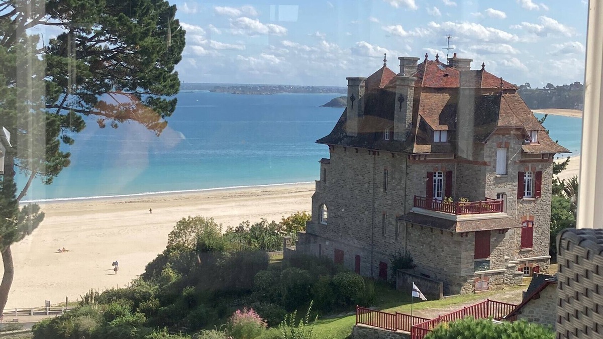 Saint-Cast-le-Guildo Apartment | Apartment 'Newport Vue Mer' with Sea View, Private Terrace and Wi-Fi