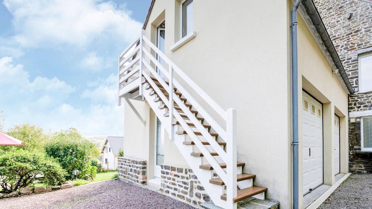 Saint-Remy Apartment | Apartment in Saint-Rémy near Lake