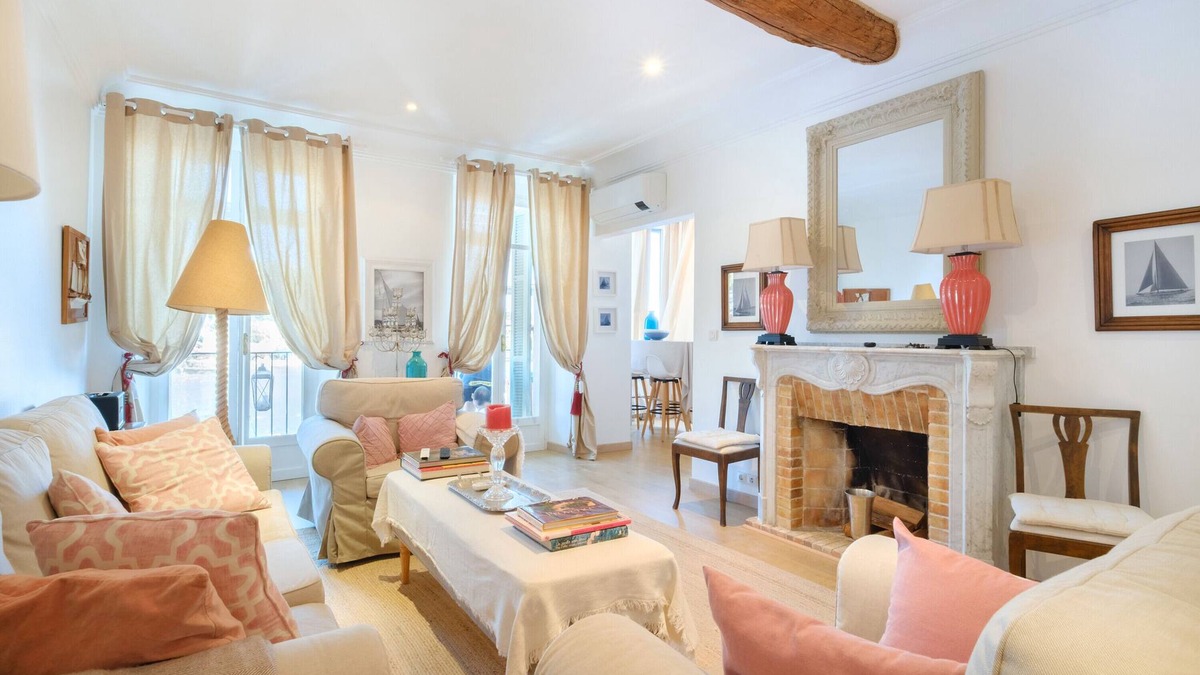Villefranche-sur-Mer Apartment | Apartment 'Magnifique Vue Mer' with Sea View, Wi-Fi and Air Conditioning