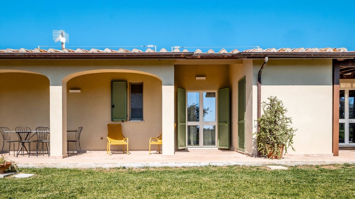 Capalbio Apartment | Apartment 'Frantoio' with Shared Pool, Wi-Fi and Air Conditioning