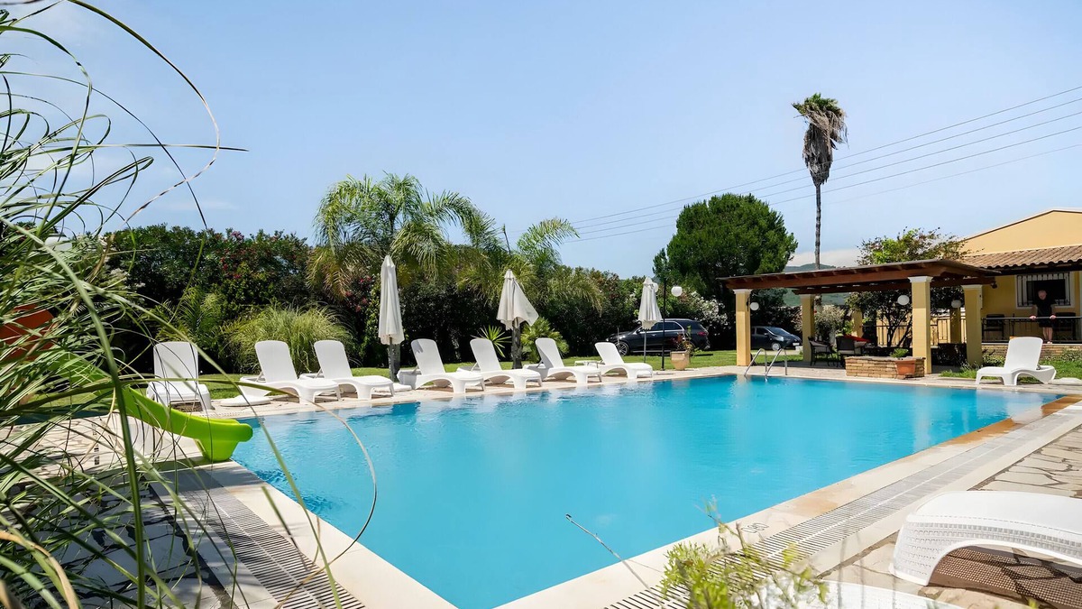 Ag. Georgios Apartment | Apartment 'Frini One-Bedroom' with Shared Pool, Wi-Fi and Air Conditioning
