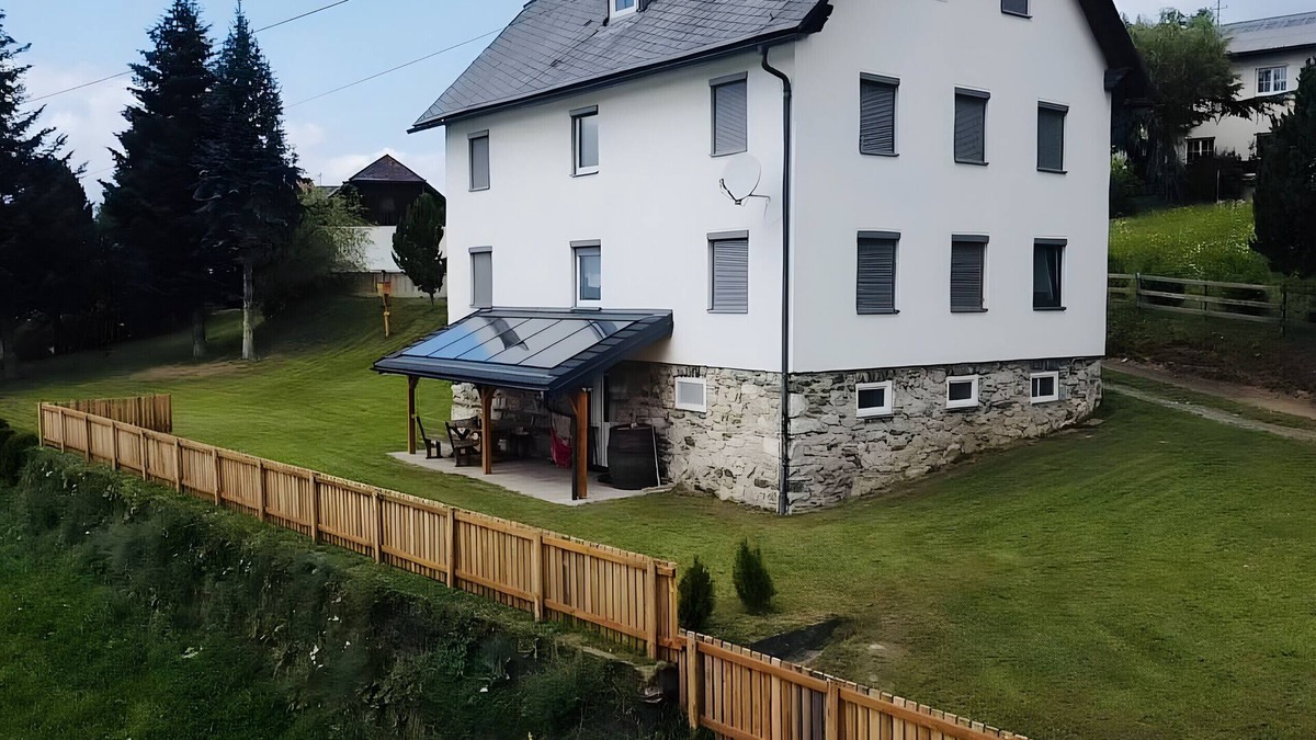 Waldenstein Apartment | Apartment 'Fuchsbau' with Mountain View, Private Terrace and Wi-Fi