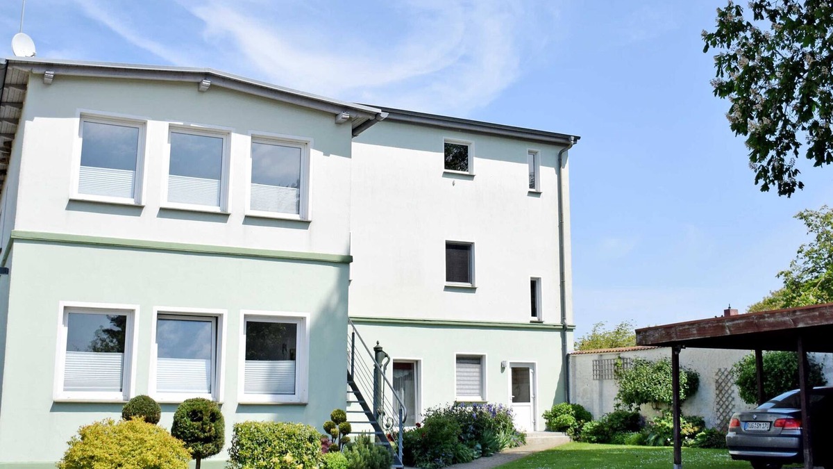 Altefaehr Apartment | Apartment 'Gartenblick' with Shared Terrace, Private Garden and Wi-Fi