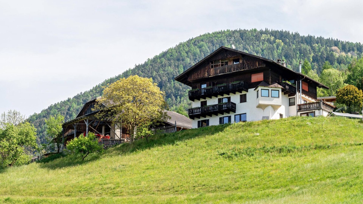 Luson Apartment | Apartment 'Gatscherhof Abendrot' with Mountain View, Shared Garden and Wi-Fi