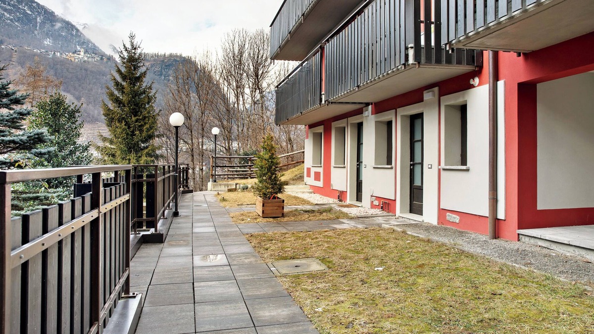 Chiesa in Valmalenco Apartment | Apartment 'Giorgia - Caspoggio' with Mountain View, Shared Garden and Balcony