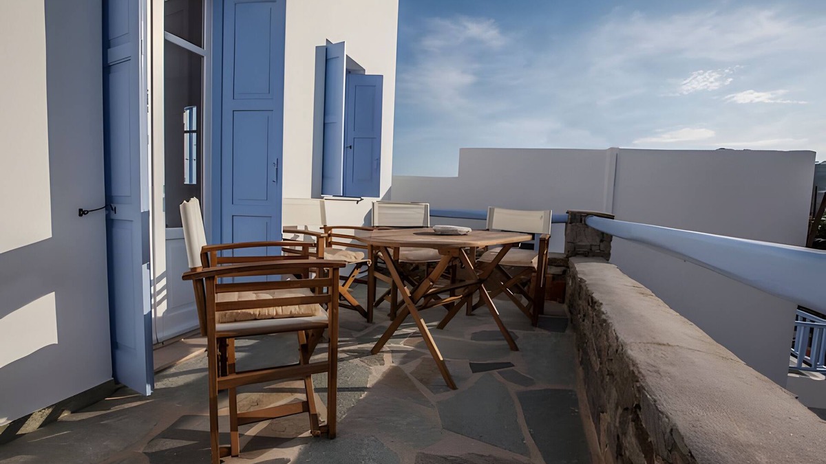 Livadi Apartment | Apartment 'Grand Two-Bedroom For 5' with Private Terrace, Wi-Fi and Air Conditioning