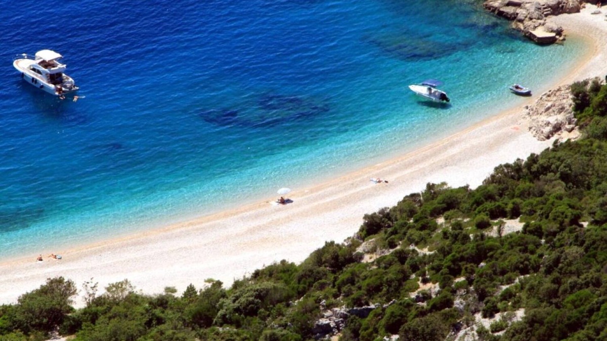 Valun Apartment | Apartment Griv - close to the sea: A2(2) - Valun, Island Cres, Croatia