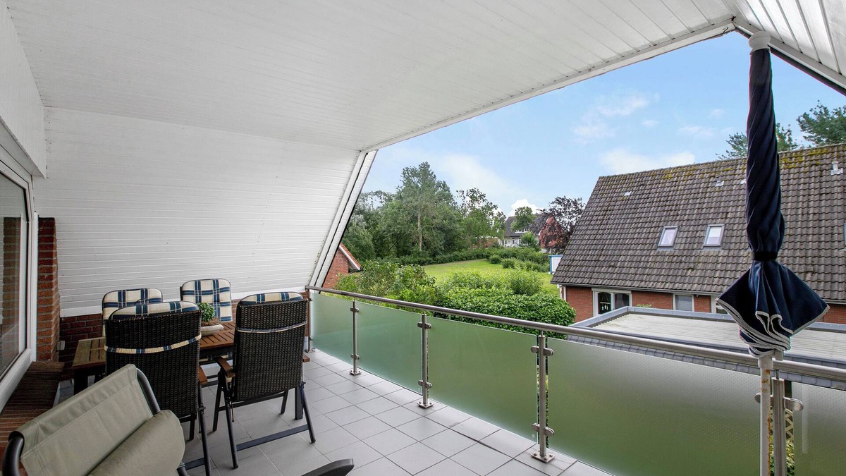 Suden Apartment | Apartment 'Große Ferienwohnung' with Shared Garden and Balcony