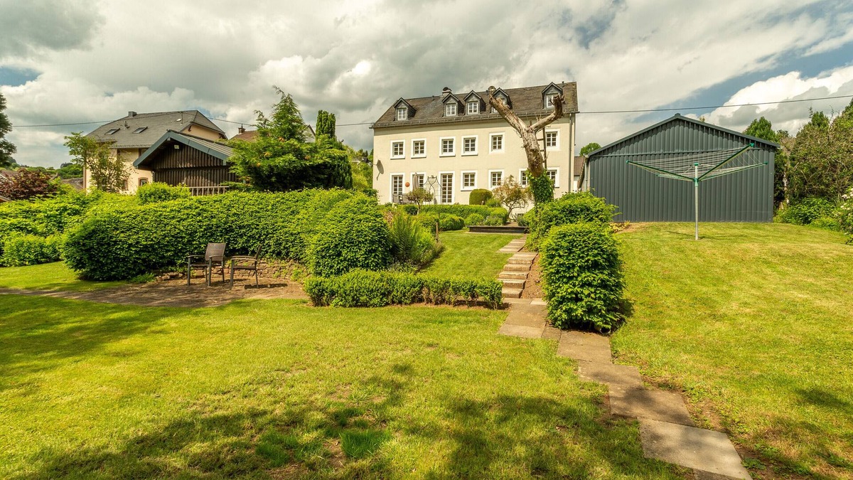 Birresborn Apartment | Apartment 'Happynest' with Mountain View, Private Terrace and Wi-Fi