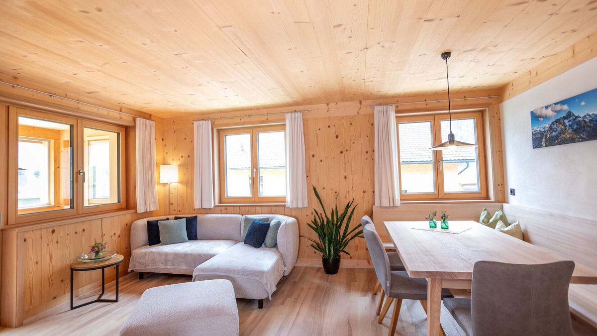 Au Apartment | Apartment 'Haus Hoalp' with Mountain View, Shared Terrace and Wi-Fi