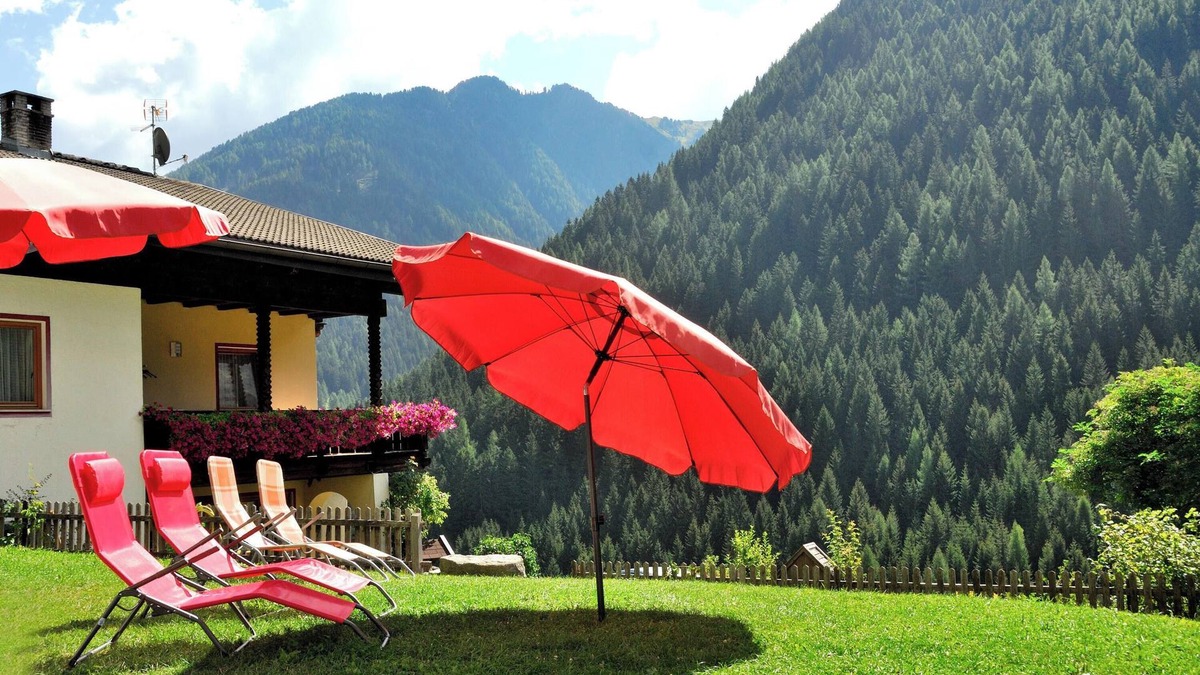 Racines Apartment | Apartment "Heiserhof - Birke" with Mountain View, Balcony & Wi-Fi