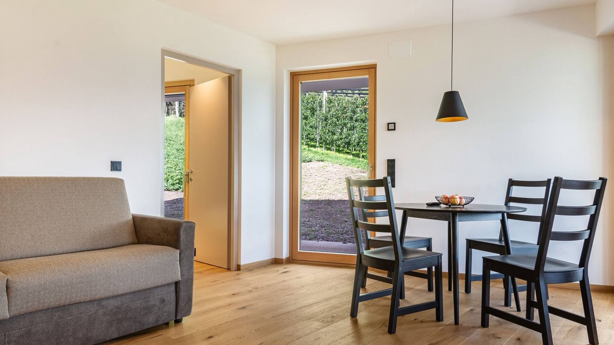 Lagundo Apartment | Apartment Hofer Hof MUT with Mountain View, Wi-Fi & Terrace