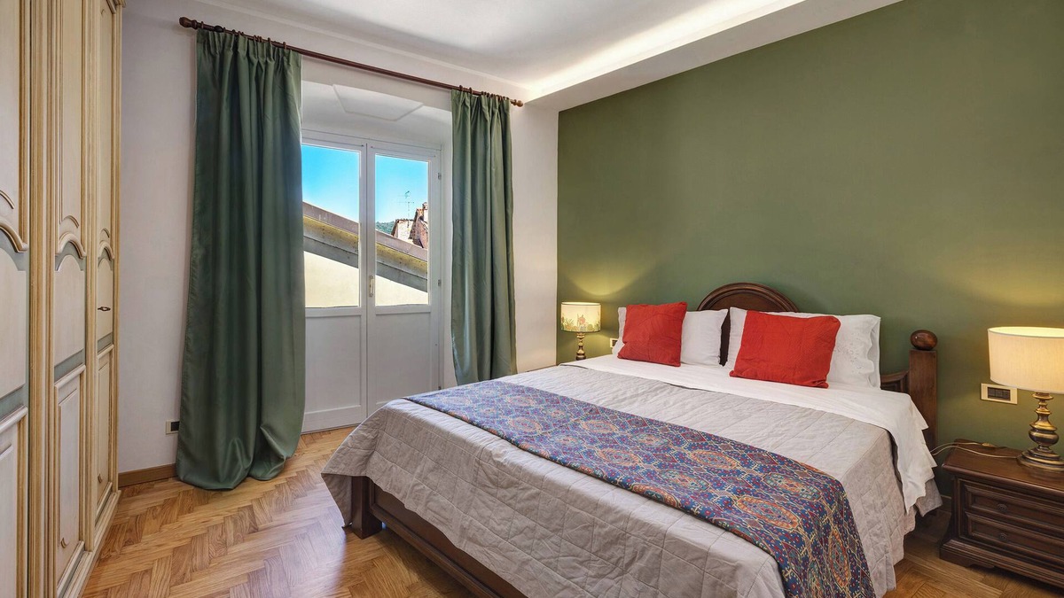 Cairo Montenotte Apartment | Apartment 'Holiday Home' with Balcony, Wi-Fi and Air Conditioning
