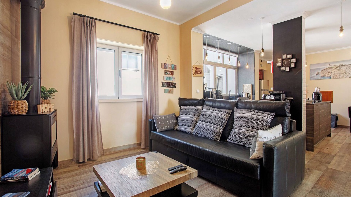 Peniche de Cima Apartment | Apartment 'Home Away From Home' with Balcony & Wi-Fi