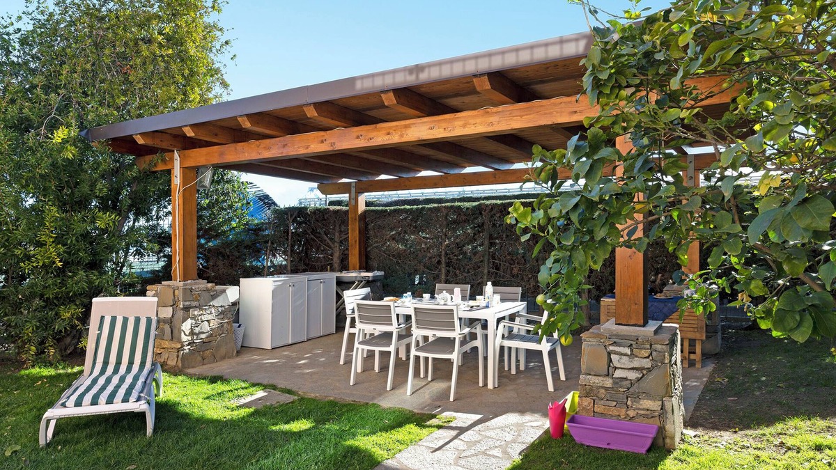 Campochiesa Apartment | Apartment 'Home Charlene' with Garden and Wi-Fi
