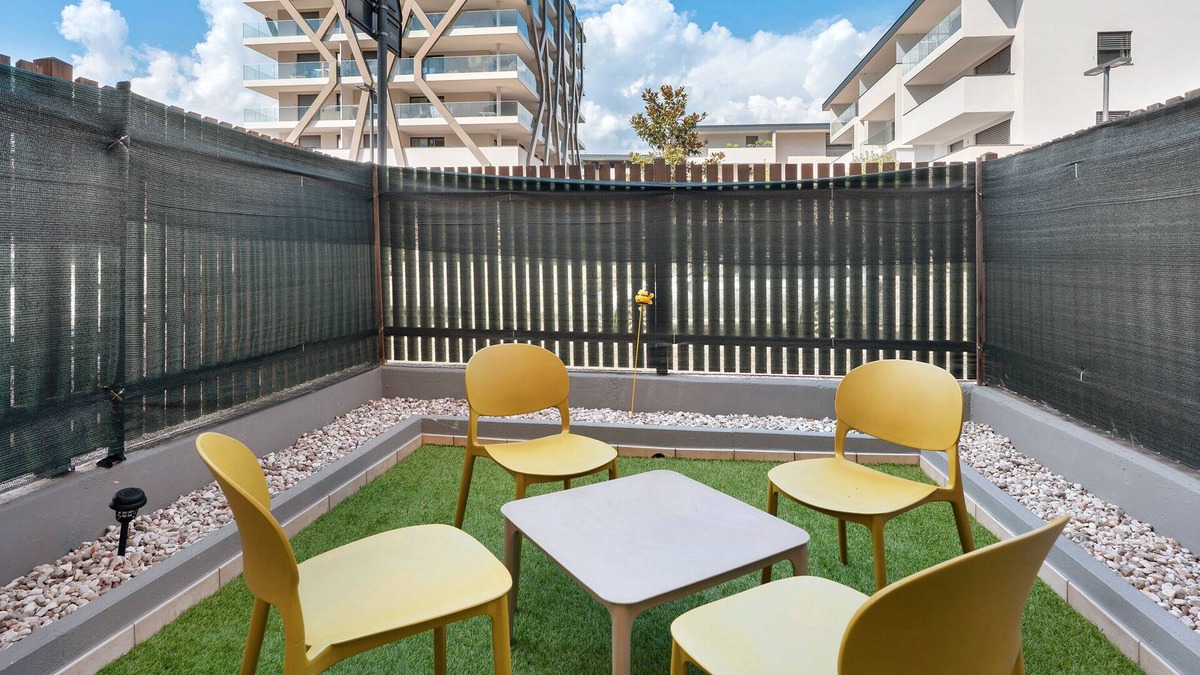 Laives Apartment | Apartment 'Honey Home' with Mountain View, Wi-Fi and Parking