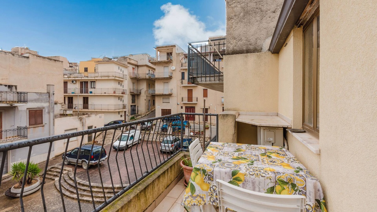 Calatafimi Apartment | Apartment 'House In Calatafimi Segesta' with Private Terrace, Wi-Fi and Air Conditioning
