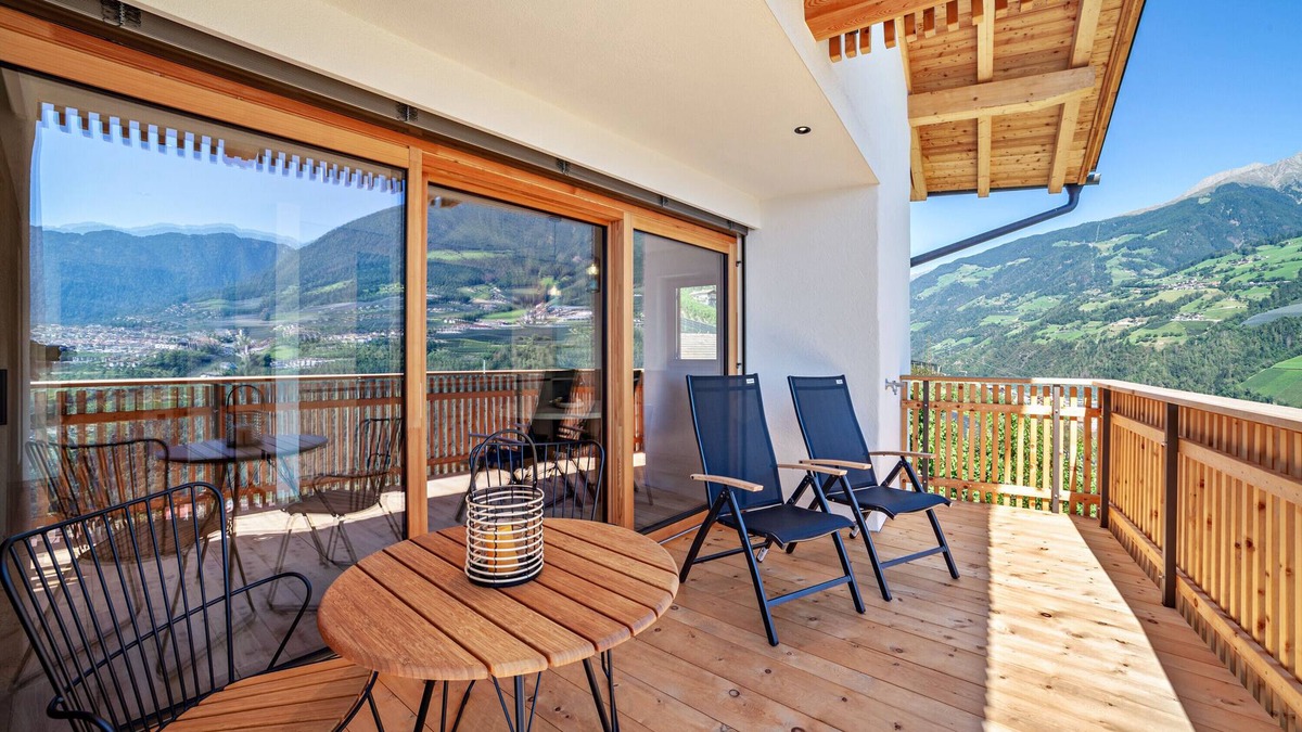 Caines Apartment | Apartment 'Huetterhof Langes' with Mountain View, Private Terrace and Wi-Fi
