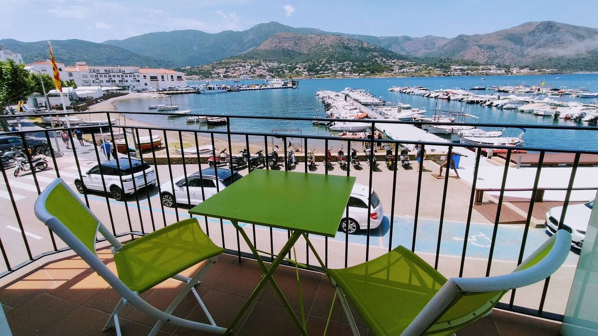 Port de la Selva Apartment | Apartment in the first sea line. Ideal for families.
