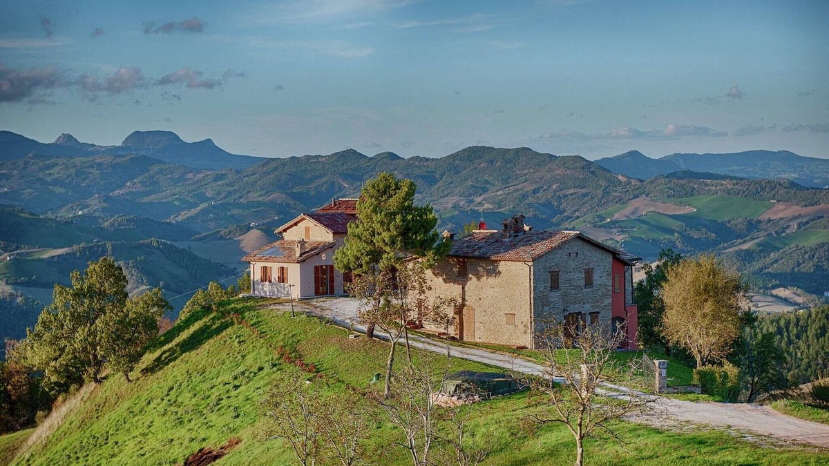 SantʼAngelo in Vado Villa | Apartment in Sant'Angelo near Medieval Town