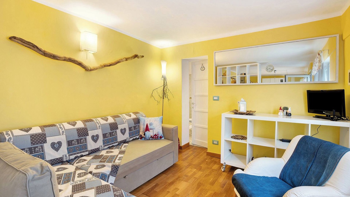 Belgirate Apartment | Apartment 'Il Giardino' with Lake View, Private Terrace and Wi-Fi