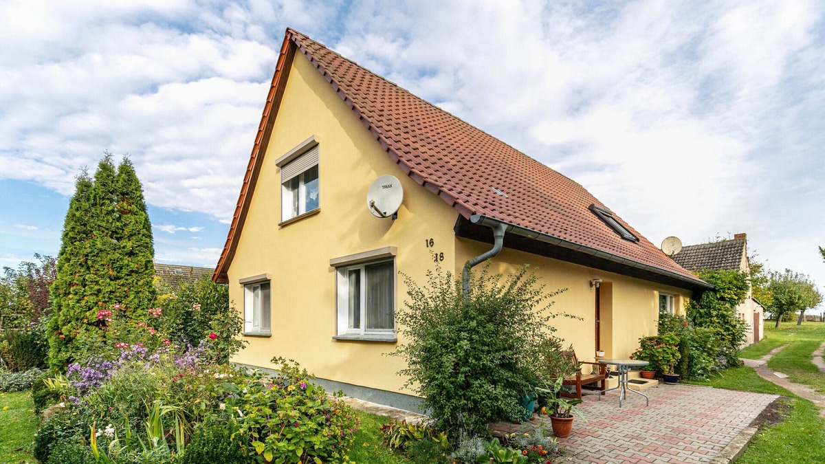 Schmargendorf Apartment | Apartment 'Im Blumengarten' with Wi-Fi, Terrace & Garden